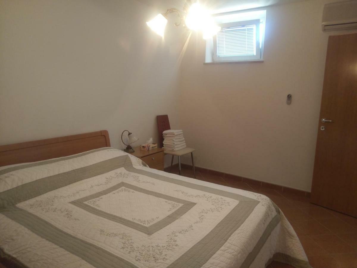 Apartment Lucija Betina  Eksteriør bilde